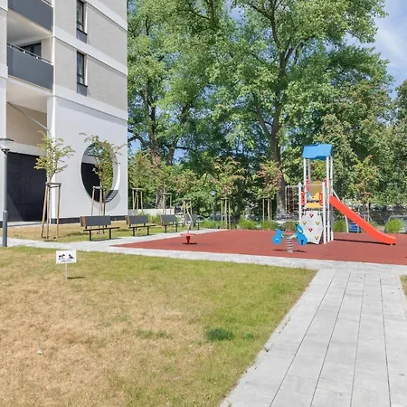 Platany Z Parkingiem By Renters *